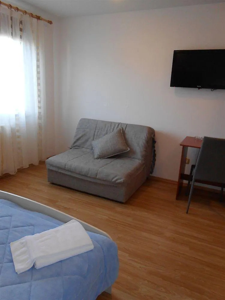 Villa Kristina 로비니 B&B